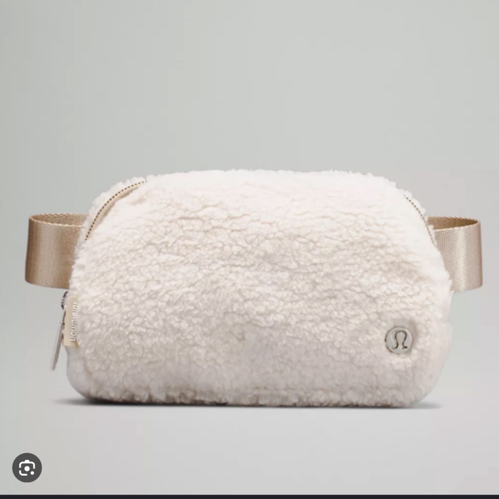 Lululemon Sherpa belt bag